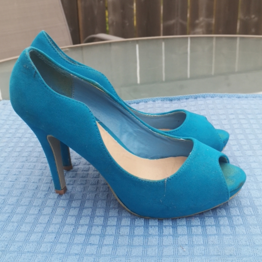 Shoes - Picture 2 of 3